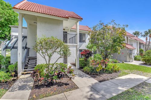 201-5715 Fairway Park Dr, Boynton Beach, FL, 33437-1786 | Card Image