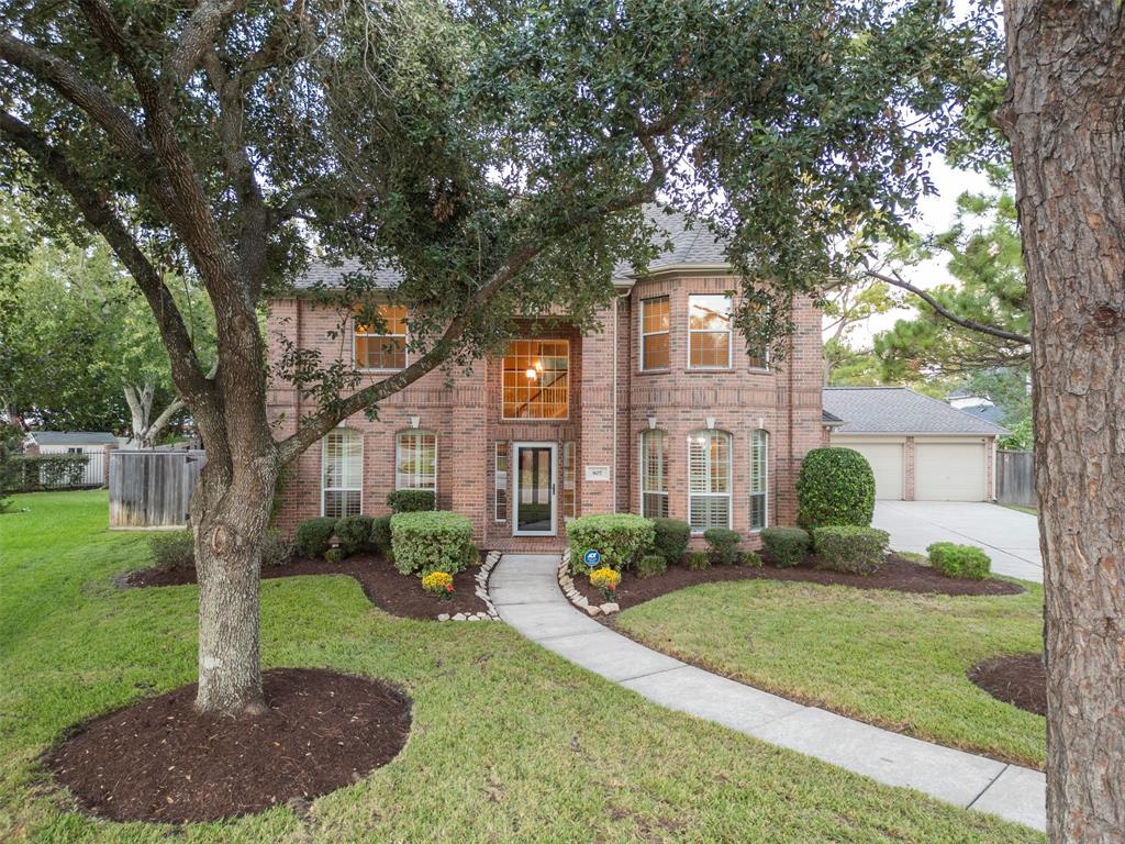 Mockingbird Ln, Friendswood, TX 77546