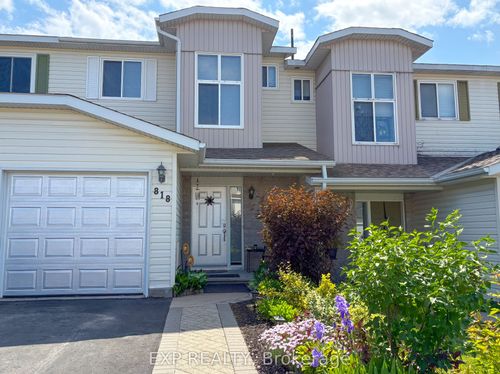 818 Eighth St, Renfrew, ON, K7V4K9 | Card Image