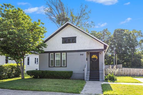 947 Pearl St, Benton Harbor, MI, 49022-5346 | Card Image