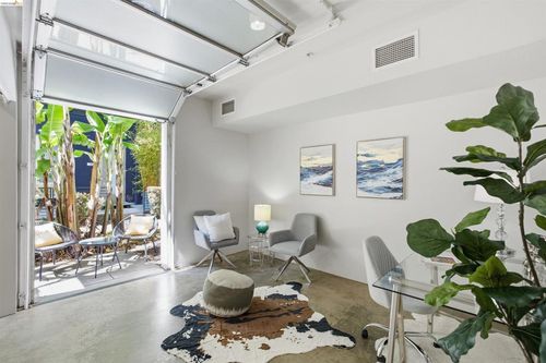 1253 Pine St, Oakland, CA, 94607-1460 | Card Image