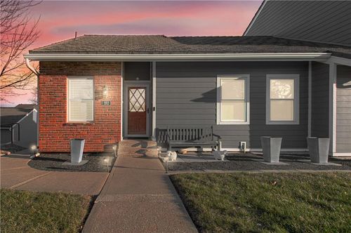 282 Ne Bayview Dr, Lee's Summit, MO, 64064-1599 | Card Image