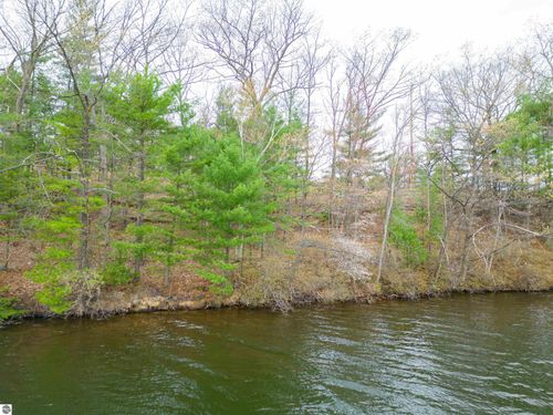 1557 Edgewater Rdg, Traverse City, MI, 49684 | Card Image
