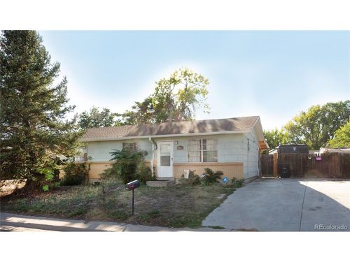 5557 Crystal Way, Denver, CO, 80239-3705 | Card Image