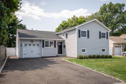 2624 Saw Mill Rd, North Bellmore, NY, 11710-2321 | Card Image