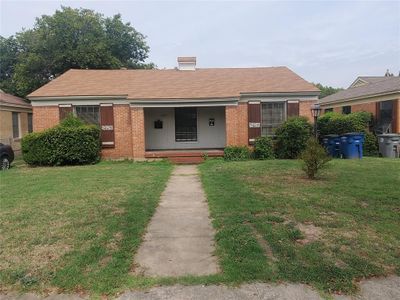 View of front of house featuring a porch and a front lawn | Image 1