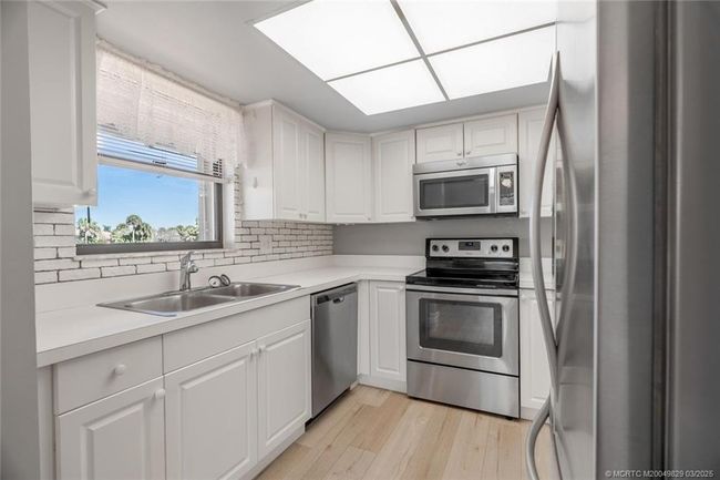 APT-207 - 450 South River Dr, Condo with 2 bedrooms, 2 bathrooms and null parking in Stuart FL | Image 7