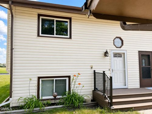617 N 35th St, Bismarck, ND, 58501-3365 | Card Image