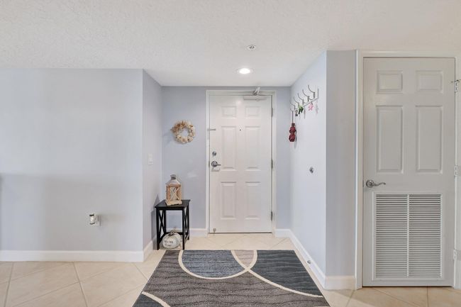 APT-1404 - 5049 N Highway A1a, Condo with 3 bedrooms, 2 bathrooms and null parking in Hutchinson Island FL | Image 18