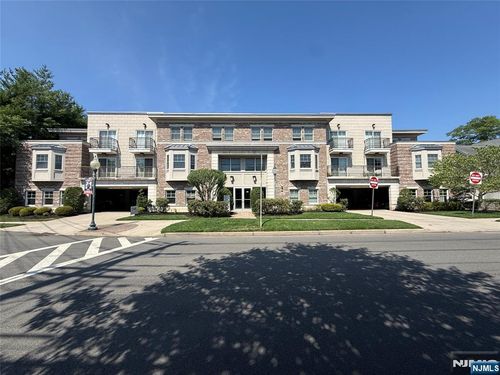 59-55-59 Patterson St, Hillsdale, NJ, 07642-2058 | Card Image