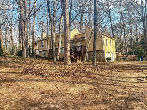 670 Lost Creek Cir, Stone Mountain, GA, 30088-2103 | Card Image