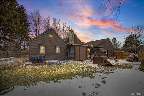 9244 Robbins Rd, Le Roy, NY, 14482-8942 | Card Image