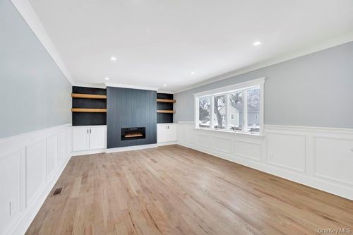 74 Lincoln Ave, Islip Terrace, NY, 11752-2810 | Card Image