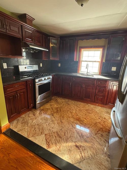 8519 239th St, Bellerose, NY, 11426-1252 | Card Image