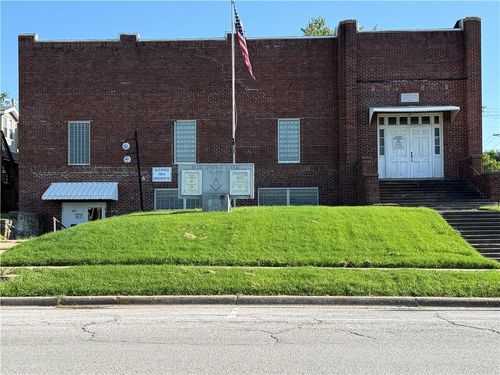 908 W Main St, Blue Springs, MO, 64015-3710 | Card Image