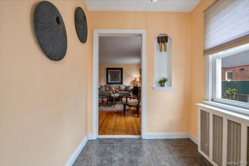 1067 Atlantic Ave, Baldwin, NY, 11510-4210 | Card Image
