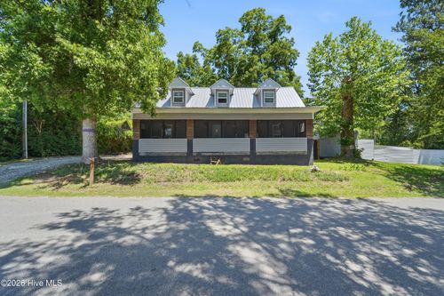 105 E Trent St, Trenton, NC, 28585-7716 | Card Image