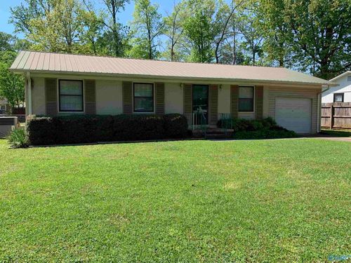 304 Sharon St, Scottsboro, AL, 35768-4205 | Card Image