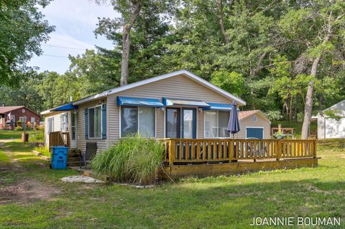 8286 W Pine Grove Beach Dr, Baldwin, MI, 49304-9285 | Card Image