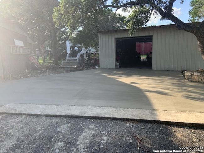 208 Scenic Mountain Dr, House other with 2 bedrooms, 3 bathrooms and null parking in Lakehills TX | Image 48