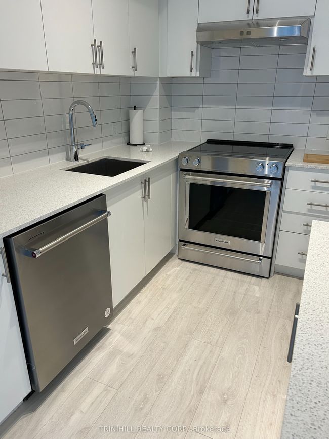 1005 - 9000 Jane St, Condo with 2 bedrooms, 2 bathrooms and 1 parking in Concord ON | Image 4