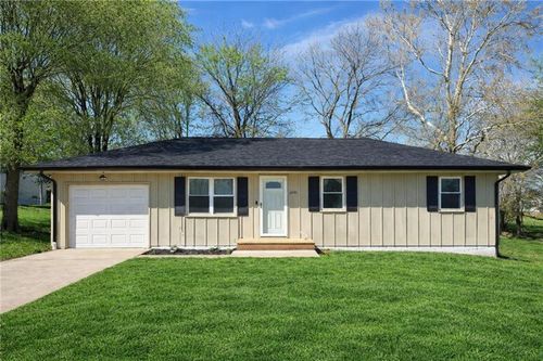 2802 Franklin Ave, Lexington, MO, 64067-1975 | Card Image