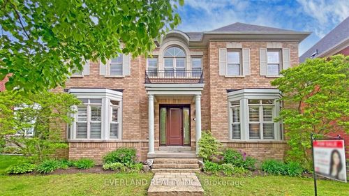 27 The Fairways, Markham, ON, L6C2A3 | Card Image