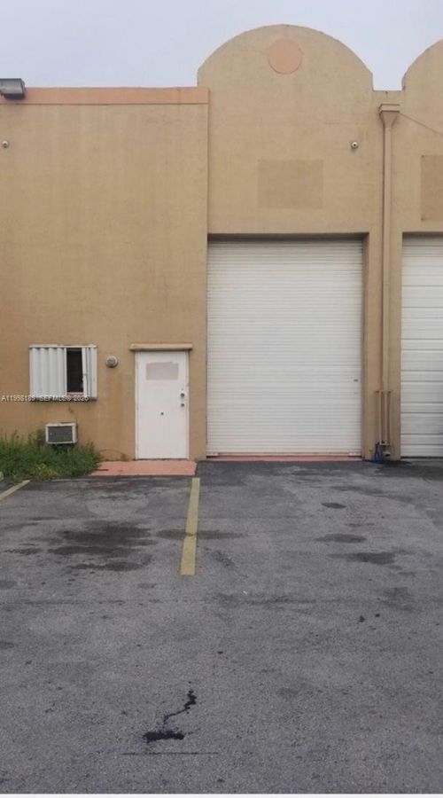 1701 W 37th St, Hialeah, FL, 33012-4673 | Card Image