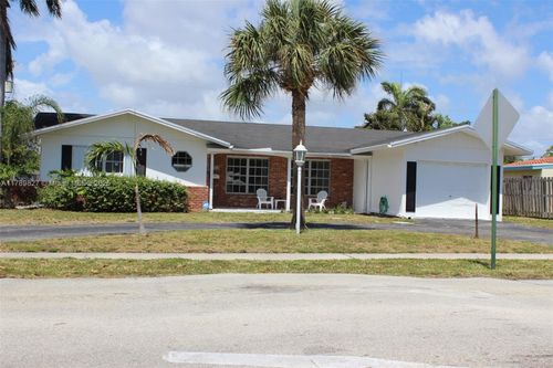 1011 Se 12th Ave, Deerfield Beach, FL, 33441-7147 | Card Image