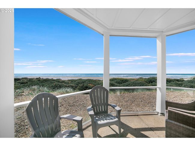 5852 Sw Cupola Dr, Condo with 2 bedrooms, 2 bathrooms and 1 parking in South Beach OR | Image 4