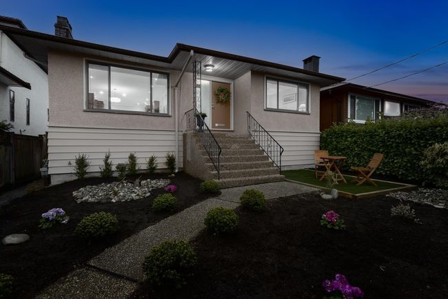 722 E 17th St, House other with 3 bedrooms, 2 bathrooms and 1 parking in North Vancouver BC | Image 24