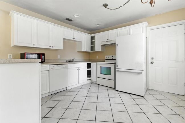 3014 E Emma St, House other with 3 bedrooms, 2 bathrooms and null parking in Tampa FL | Image 20