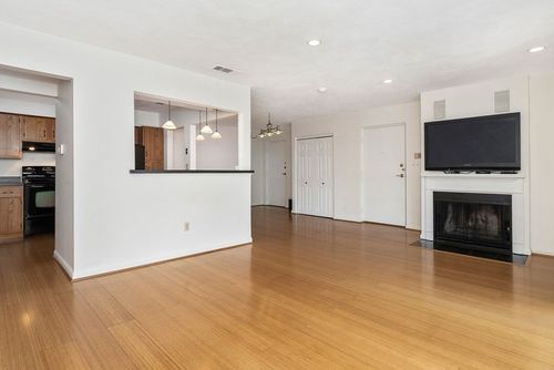 31-5 April Ln, Lexington, MA, 02421-8124 | Card Image