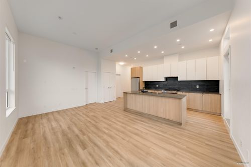 602-645 Como Lake Ave, Coquitlam, BC, V3J0N9 | Card Image