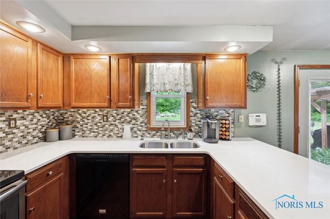 7424 Yawberg Rd, House other with 4 bedrooms, 3 bathrooms and 2 parking in Whitehouse OH | Image 15