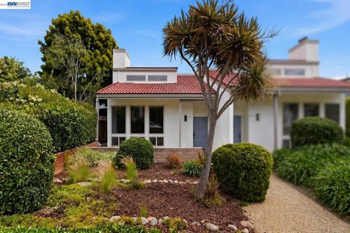 2011 Dolphin Dr, Aptos, CA, 95003-5812 | Card Image