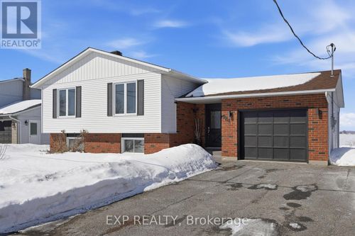 584 Holmes St, Winchester, ON, K0C2K0 | Card Image