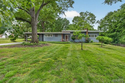 33 Topping Ln, Des Peres, MO, 63131-1913 | Card Image