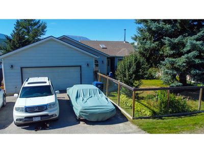 1522 3rd Ave, House other with 4 bedrooms, 3 bathrooms and 5 parking in Invermere BC | Image 3