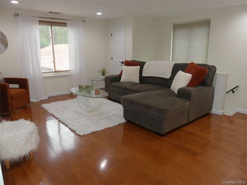 634 W End Dr, Medford, NY, 11763-1217 | Card Image