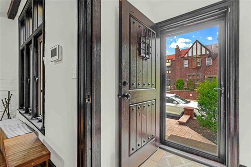 130 229th St, Laurelton, NY, 11413-1838 | Card Image