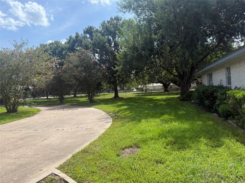 717 E Sycamore St, Fresno, TX, 77545-7897 | Card Image