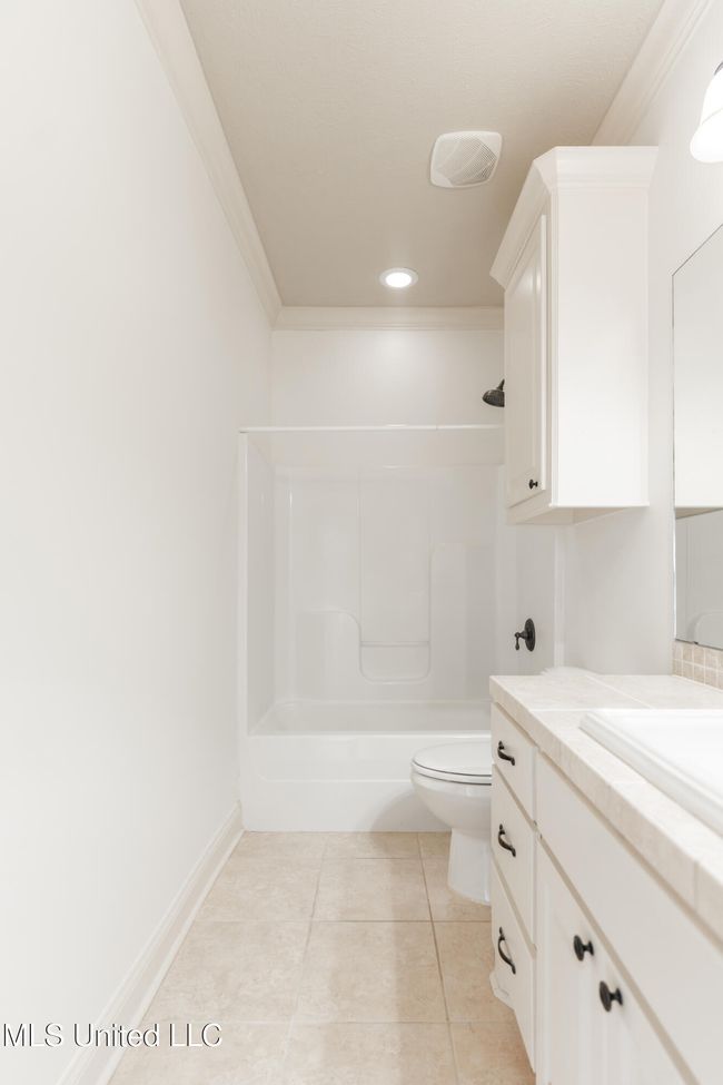 48-HallBathroom | Image 58