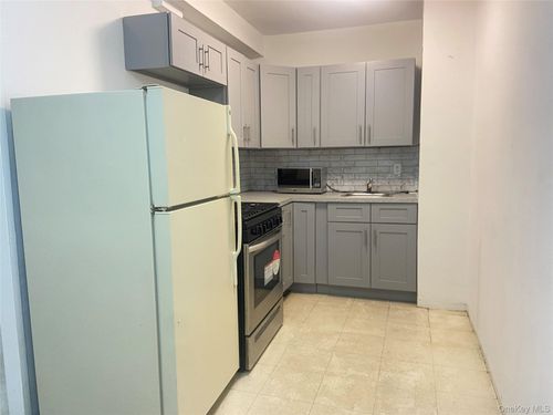 89-15 Parsons Blvd, Jamaica, NY, 11432 | Card Image