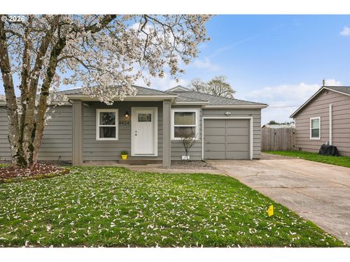 8424 Se Cornwell Ave, Happy Valley, OR, 97086-3467 | Card Image