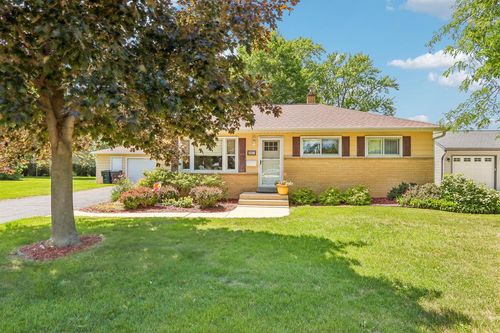 927 Robins Lane, Mukwonago, WI, 53149 | Card Image