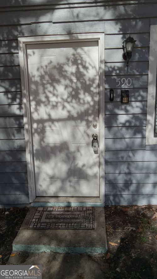 590 Northridge Crossing Dr, Sandy Springs, GA, 30350-3284 | Card Image