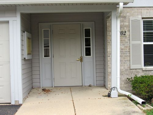 2-1202 N Red Oak Cir, Round Lake Beach, IL, 60073-2447 | Card Image