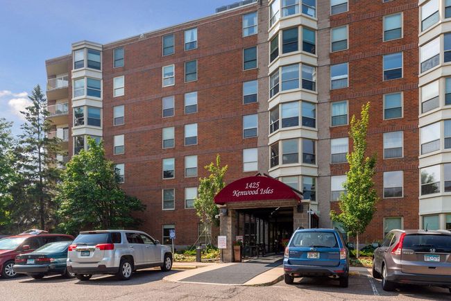 Welcome Home to 1425 W 28th - #108 | Image 4