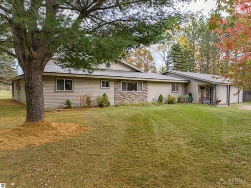 7884 N Saint Helen Rd, Saint Helen, MI, 48656-9771 | Card Image